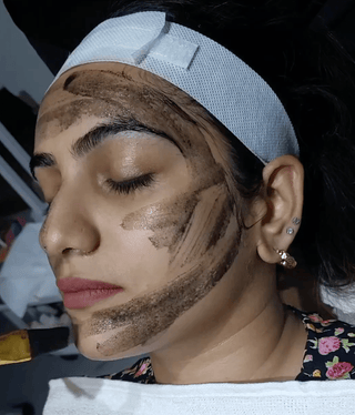 Facial skincare treatment at Leor Clinic