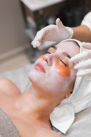 Woman receiving face massage at Leor clinic